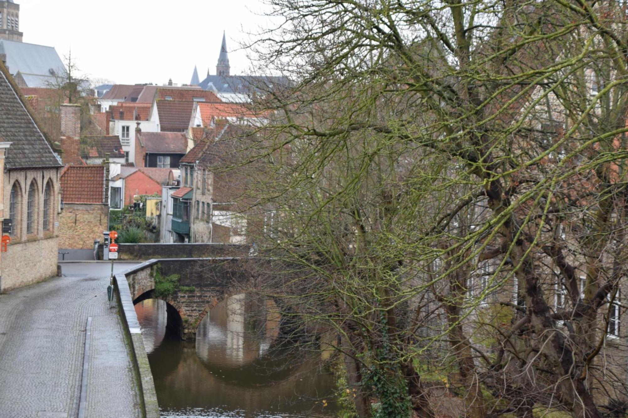 Hotel Entree - Canal View