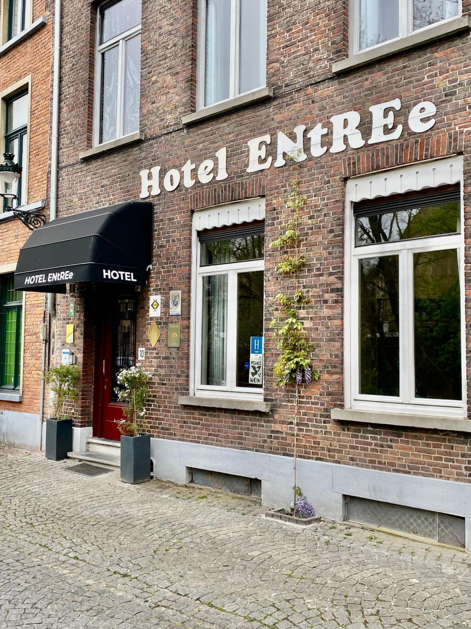 Entree - Canal View